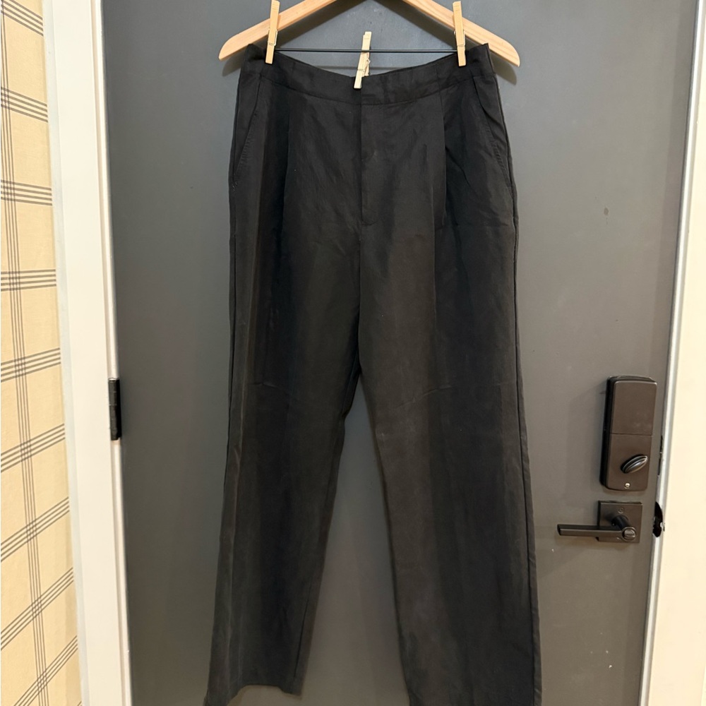 GAP Women’s Tencel Pleated Black Pants, size 10
